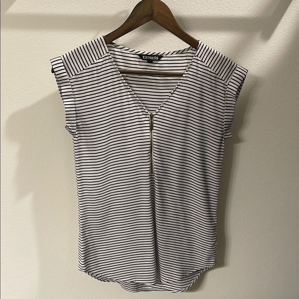 Express Black and White Cuffed Sleeve Blouse
